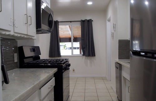 Lake Balboa House | Cozy 3BR Home W/Pool, Yard, Garage, & 80' TV!