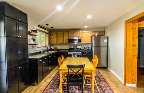 Wofford Heights Cabin | Cozy 4 Bedroom Cabin by the Lake