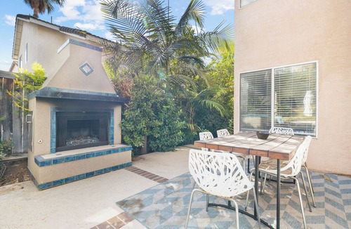 Corona House | Cozy 5-Bedroom Retreat with Pool, Jacuzzi & Game Room nn