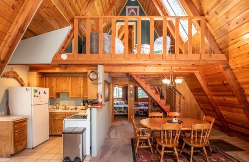 Altaville Cabin | Cozy A-Frame Cabin w/Lake Access & Dog Friendly