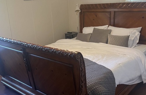 Boonville House | Cozy and Downtown