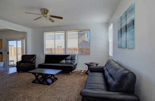 Victorville House | Cozy and Family Friendly Spacious 5 Bedroom Home