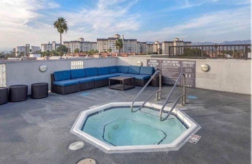 Miracle Mile Apartment | Cozy and Stylish Unit
