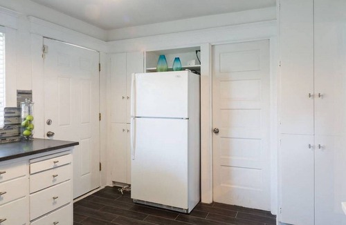 Silver Lake House | Cozy Apartment, Hilltop Sunset Boulevard