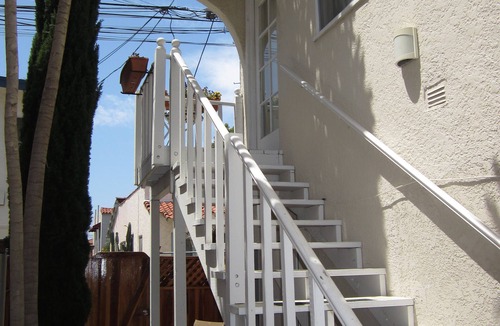Belmont Shore Apartment | Cozy Beach Apartment in Trendy Belmont Shore! Sanitized and Clean!