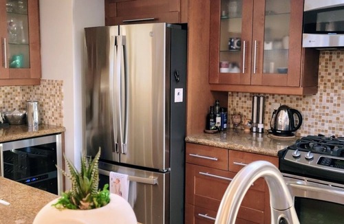Newport Shores House | Cozy Beach Bungalow! Only 5 minute walk to the Beach and Pet Friendly!