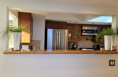 Newport Shores House | Cozy Beach Bungalow! Only 5 minute walk to the Beach and Pet Friendly!