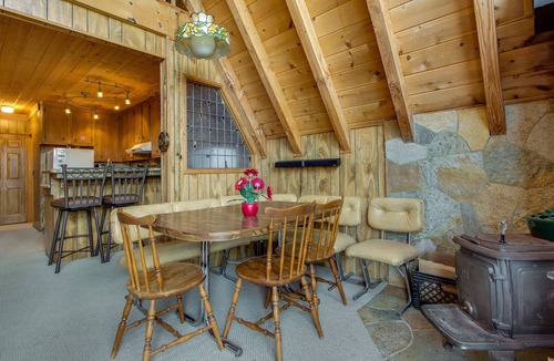 Boulder Bay Cabin | Cozy cabin close to Fisher Cove & Boulder Bay - short drive to skiing
