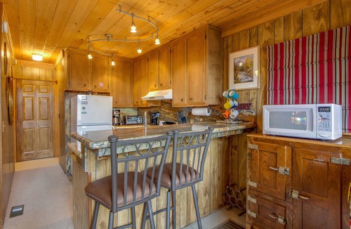 Boulder Bay Cabin | Cozy cabin close to Fisher Cove & Boulder Bay - short drive to skiing