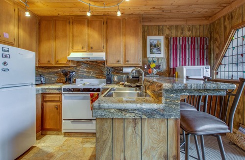 Boulder Bay Cabin | Cozy cabin close to Fisher Cove & Boulder Bay - short drive to skiing