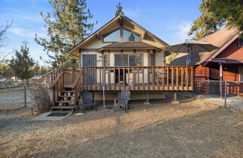 Woodlands Cabin | Cozy Cabin - Quiet Area, Fireplace, Smart TV, Fenced Yard