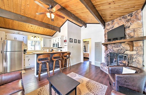 Big Bear City Cottage | Cozy Cabin w/Deck & Fireplace in Big Bear!