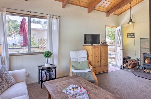 Frazier Park Cabin | Cozy Cabin w/ Deck - Near Frazier Mtn Park