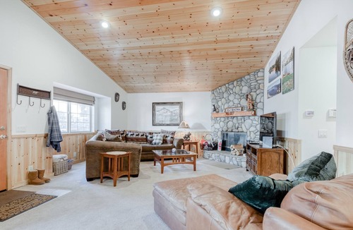 Moonridge Cabin | Cozy cabin w/ large deck & private hot tub - beautiful views & EV charging