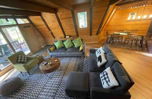 Glencoe Ski Chalet | Cozy Chalet - Hot Tub with Meadow Views - Family & Pets, Fire Pit & BBQ