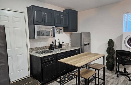 Harbor Gateway North Apartment | Cozy, close to Sofi, freeway, and Downtown LA