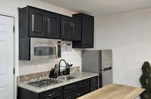 Harbor Gateway North Apartment | Cozy, close to Sofi, freeway, and Downtown LA