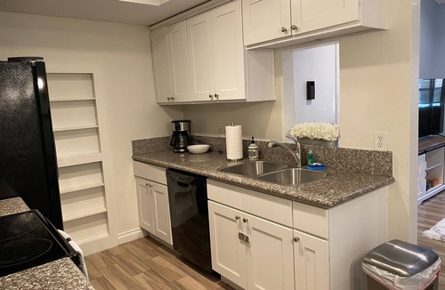 Lake Forest Condo | Cozy Condo,CAL KING BED,Jacuzzi,Pool