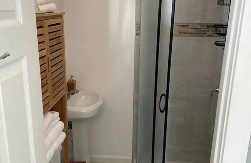 North Central House | Cozy/Cool/Cute Cottage | 3min>Rose Bowl+6min>DTLA