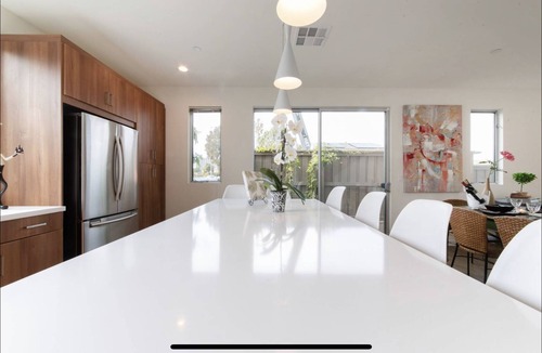 Downtown House | Cozy Costa Mesa Retreat, 2 blocks from city of Newport Beach