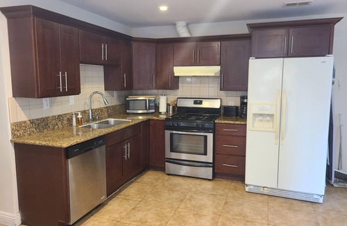 Northwest Torrance House | Cozy Cottage, 2-bedroom duplex in delightful Beach City with WiFi, AC