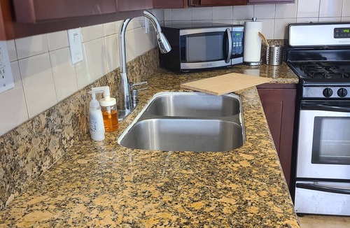 Northwest Torrance House | Cozy Cottage, 2-bedroom duplex in delightful Beach City with WiFi, AC
