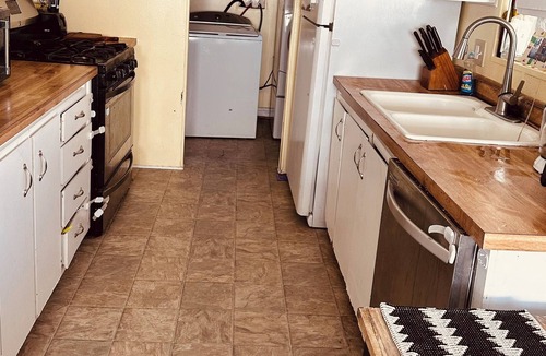 Val Verde Cottage | Cozy cottage located minutes from LA.