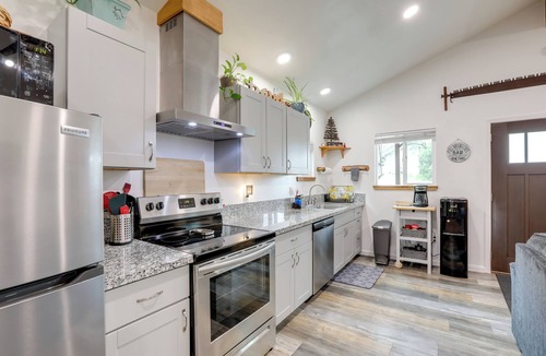 Placerville Apartment | Cozy Cottage w/Park Pass, 1 Mi to Jenkinson Lake!