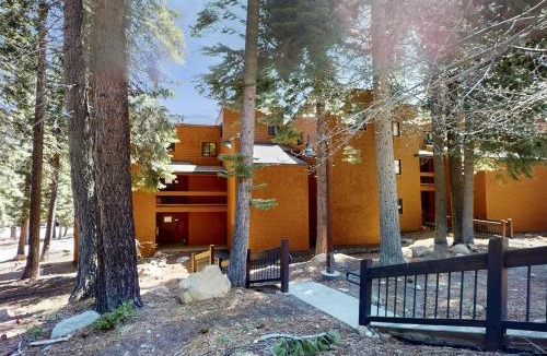 Truckee Apartment | Cozy Coyote Fork Condo