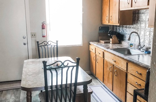 Eureka Cottage | Cozy Dog Friendly Bay Cottage on the Canal, BBQ and private patio