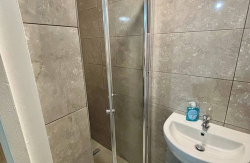Dudley Apartment | Cozy Dudley City Studio with 2 Single Beds