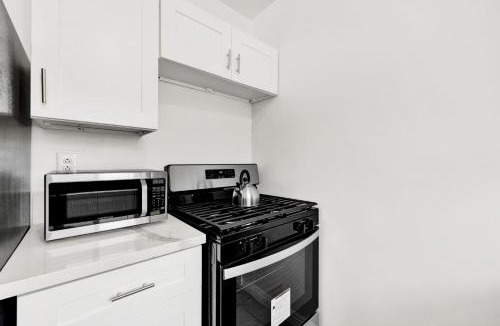 Pico Apartment | Cozy Elegant Oasis With Parking