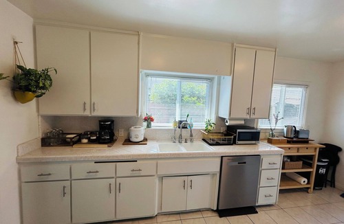 Montebello House | Cozy Family and Friend 3BR Oasis , Near Disneyland & Universal with Patio