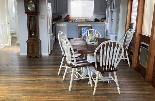 Lake Almanor Country Club Cabin | Cozy Family Cabin with Studio! Great Week or Weekend get away!