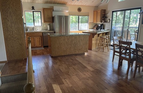 Groveland House | Cozy, family-friendly cabin in a gated lake resort near Yosemite!