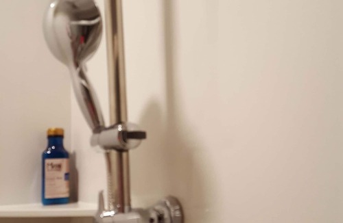 North San Jose Condo | Cozy Furnished Bedroom with Private Hallway Bath in North San Jose 北聖何西寬敞整洁大臥室