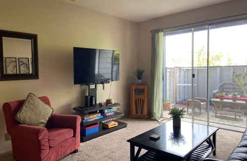 Santa Clarita Condo | Cozy gem in the heart of Santa Clarita.