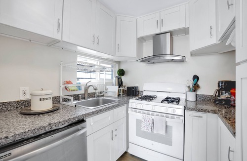 Downey House | Cozy Getaway near Disney/Knott’s and Beachesn