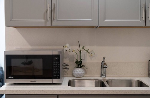 Azusa House | Cozy Guest Home! 2bd, 1bath.