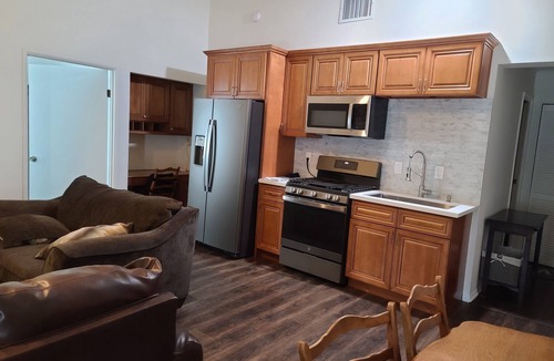 Upland House | Cozy Guest Home, Ideally Located, Driveway Parking