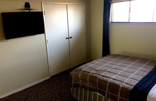 Northwest Anaheim House | Cozy guest house , Disney-knott's berry family friendly border of la & oc
