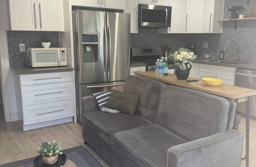 Oxnard House | Cozy Guesthouse w/Full Kitchen in Oxnard