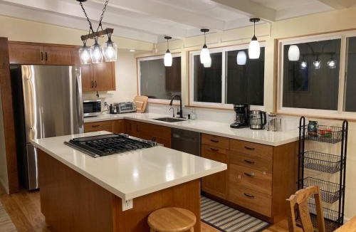 Eureka House | Cozy Hideaway and Hot Tub. Pet Friendly.