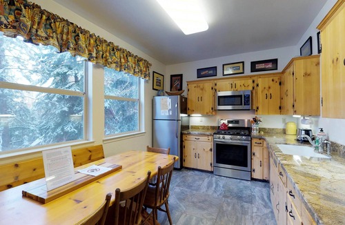 Big Creek House | Cozy High Sierra Home w/Decks & Forest Views, Close to Skiing & Huntington Lake