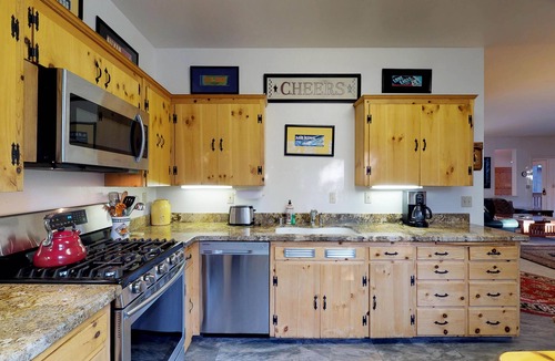 Big Creek House | Cozy High Sierra Home w/Decks & Forest Views, Close to Skiing & Huntington Lake