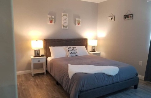 Sherwood Forest and Thistle Development House | COZY HOME 8 MINUTES to Disneyland, close Little Saigon,Beach