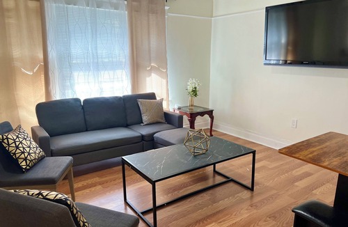 East Hollywood House | Cozy Home in East Hollywood- 2BD 2BA