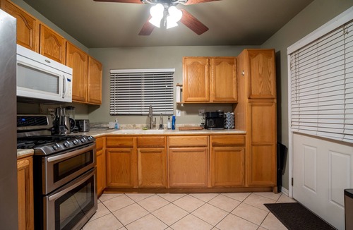 Norwalk House | Cozy Home Located Near LA and OC’s Best Attractions.