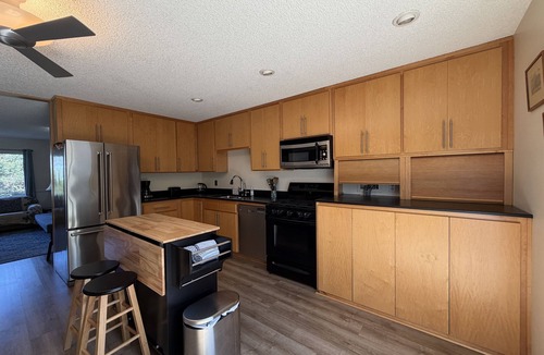 McKinleyville House | Cozy Home w/Large Yard, Free WiFi, & Private Hot Tub - Close To Bluffs & Trail