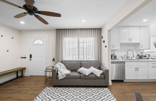 Eastside House | Cozy house 5 mins to the Beach close to Disneyland